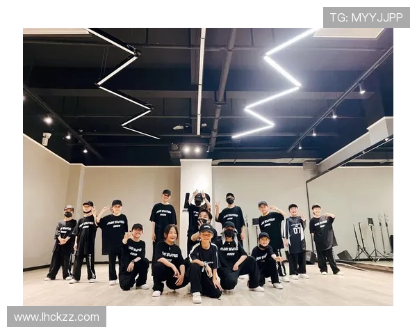 赛后分析：上海街舞队与重庆街舞队在团队协作中的精彩表现与启示