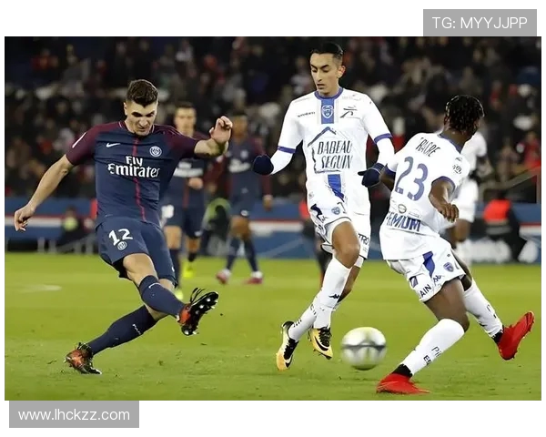 全球足球联赛竞争激烈 聚焦各大联赛球队表现与战术发展